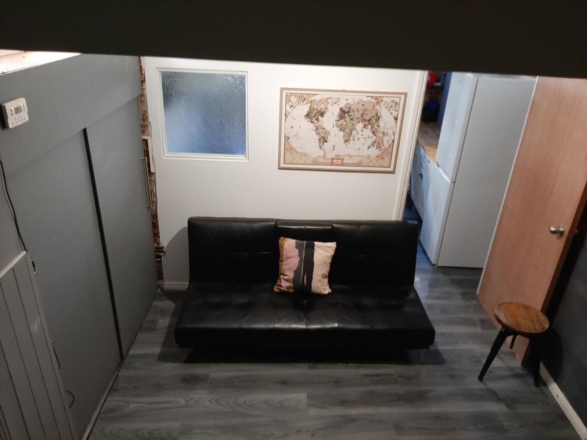 Single Room With Underbed 8 London Eksteriør billede